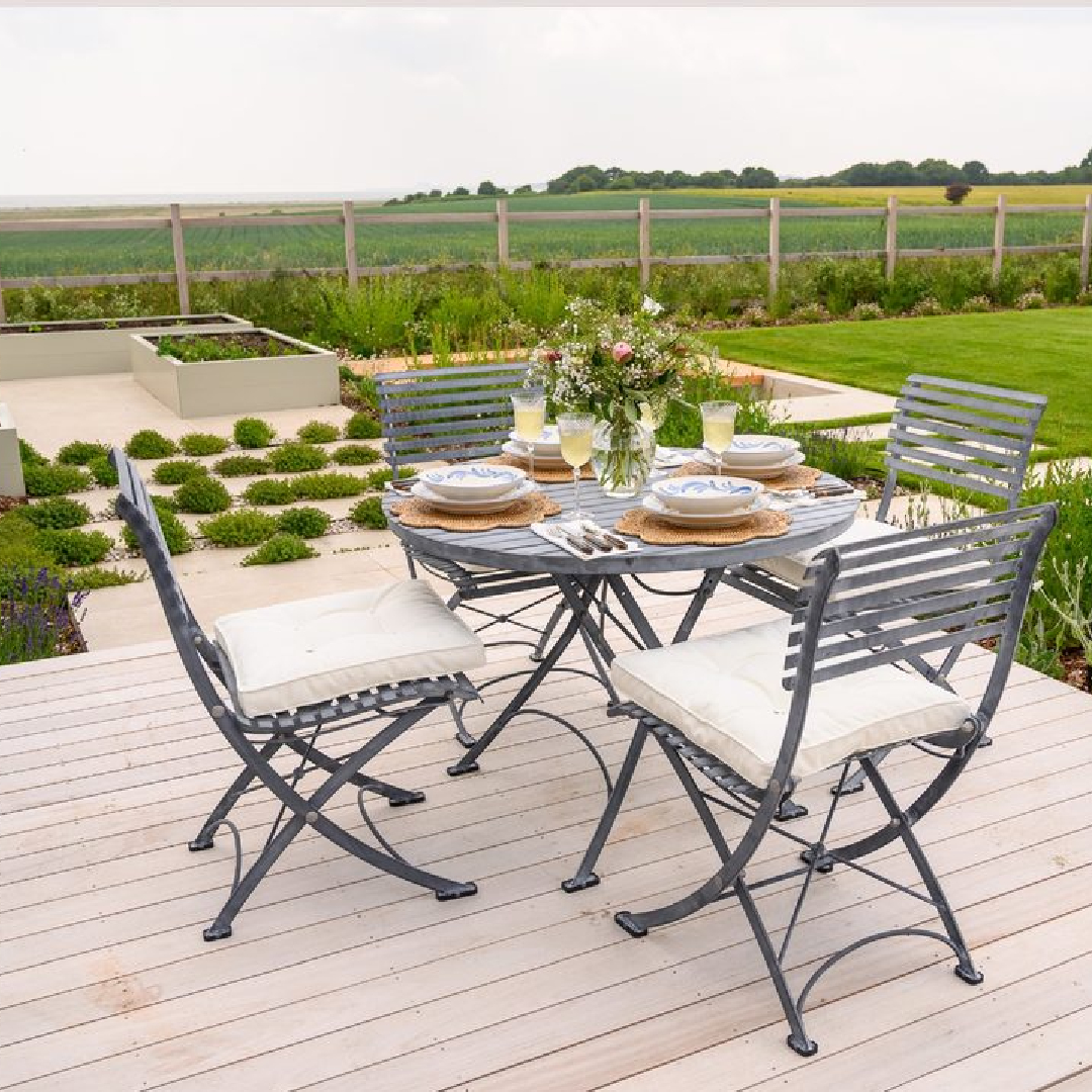 Darsham Rundt Spisebord 1m med 4 Stoler – Hånd-Etset Finish (Style B)