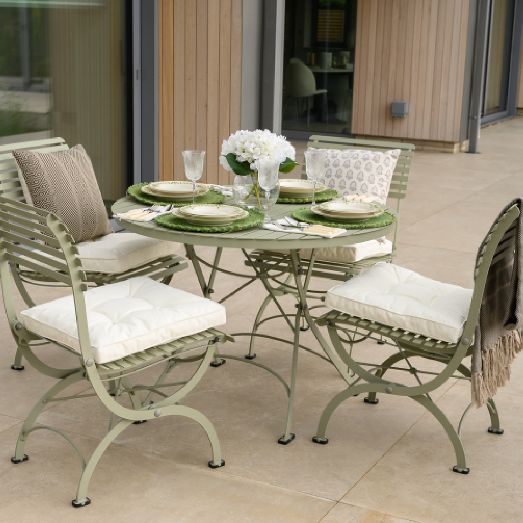 Darsham Rundt Spisebord 1m med 4 Stoler – Lichen Green (Style A)