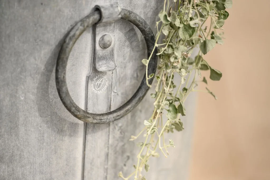 Southwold Rund Plantekasse i galvanisert stål – detalj